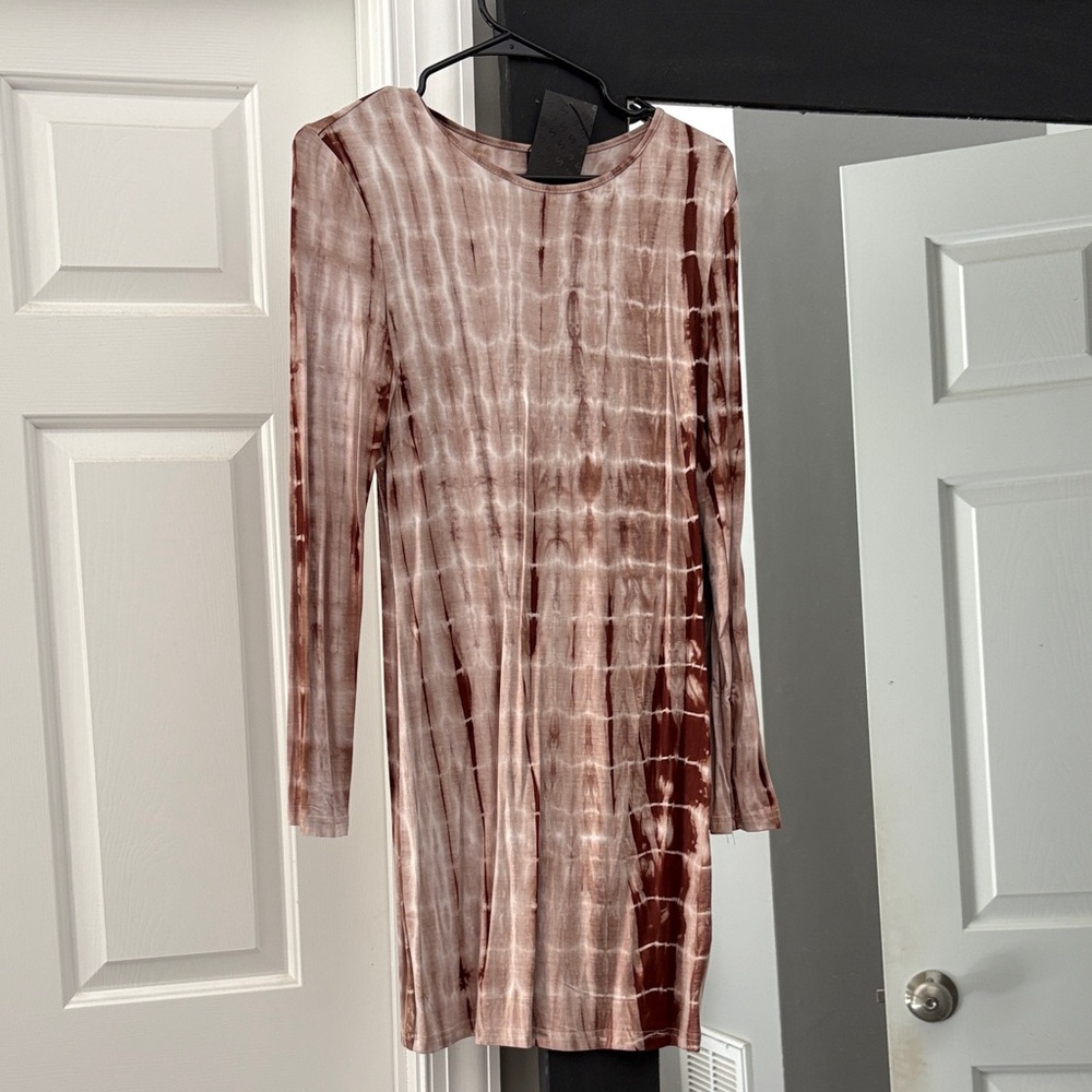 Elegant Tie-Dye Long Sleeve Dress